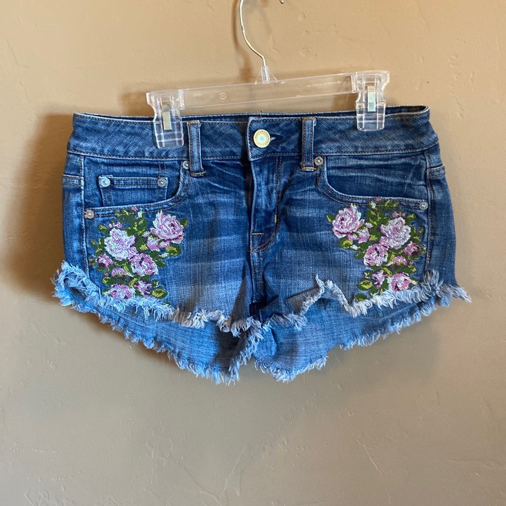 American Eagle shorts with embroidered flowers